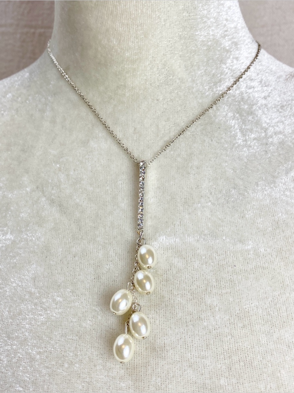 Silver tone faux Pearl Dangle Necklace - Ivory Pearl Pendant